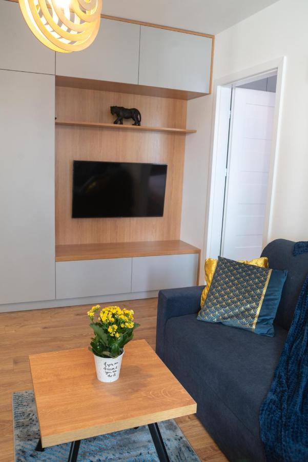 Apartament Niebieski - Okrzei เคียลเซ ภายนอก รูปภาพ