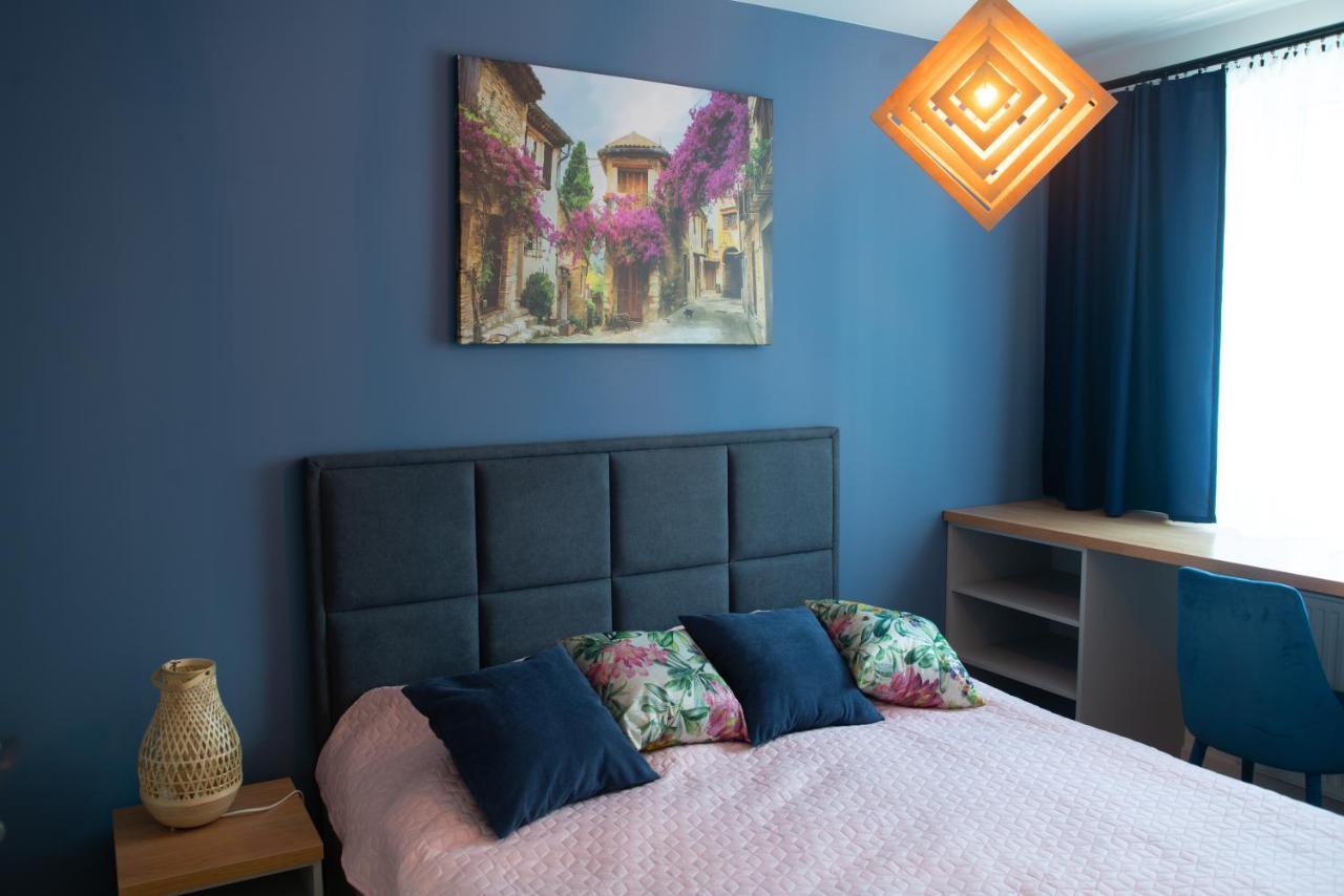 Apartament Niebieski - Okrzei เคียลเซ ภายนอก รูปภาพ